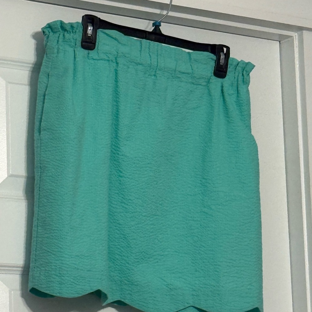 Lauren James Co. Scalloped Solid Seersucker Skirt Seafoam/L - Picture 3 of 6